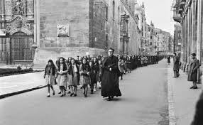 Maybe you would like to learn more about one of these? Palacios Cronica De Un Claroscuro Un Paseo Por La Historia Fotografica De Logrono La Rioja