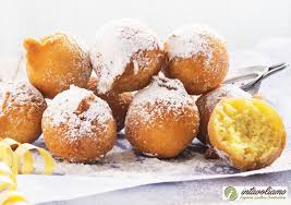 Gigi dolci fritti tipici della pasticceria. Le Marche Intavoliamo
