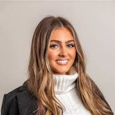 Alexis Ambrose's Instagram, Twitter & Facebook