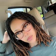 Alex Lashell's Instagram, Twitter & Facebook