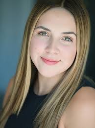 Wendy Ogle's Instagram, Twitter & Facebook