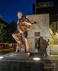 Written by willie nelson, hello walls, was a hit for faron young in 1961, and the song that gave nelson national recognition as a songwriter. Austin Willie Nelson Statue Photograph By Bee Creek Photography Tod And Cynthia