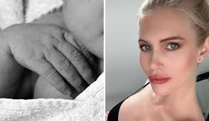 Maxi López y Daniela Christiansson le dieron la bienvenida a Elle, su  primera hija