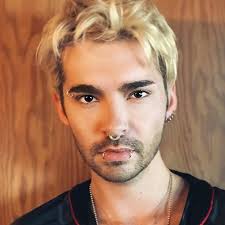 Foto bij 8 - It's been a while since I've seen your face