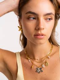 ⚡️⚡️⚡️ modelo: @izabellaq.19 styling: @c.b.stylingart makeup:  @andreage.beauty estudio: @agenciablanca