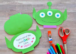 Adorable kid friendly craft that is easy to feature. Out Of This World Kids Father S Day Card I Heart Crafty Things