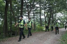 탈출 수단은 사실상 없었으나(톱이 있긴 했는데 과다출혈을 두려워한 나머지) 변기뚜껑으로 발을 내려치고 발목을 꺾어서(!!!). ë°•ì›ìˆœ ì‹œì²´ ìˆ˜ìƒ‰ìž'ì—…ì˜ íŠ¹ì´ì  Jpg ì¼ë²  ì¼ê°„ë² ìŠ¤íŠ¸ ì¼ë² ì €ìž¥ì†Œ