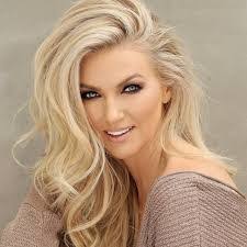 Holly Straub's Instagram, Twitter & Facebook