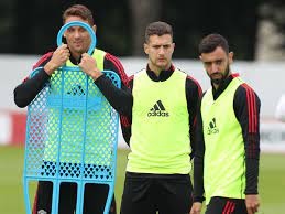 The latest manchester united news, match previews and reports, transfer news plus both original man utd news blog posts and posts from blogs and sites from around the world, updated 24 hours a day. Man United Transfer News Recap Raphael Varane Set For Man Utd Medical Lionel Messi Set For Psg Manchester Evening News