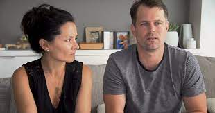 It narrates the 12 years she spent within the organization, during which she enrolled over 2. Sarah Edmondson And Nippy Ames Of Hbo S The Vow On Nxim