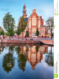 A finales de los 1500s, hubo una gran imigracion de los conversos de portugal y espa~a a holanda y especialmente a amsterdam. Canales De Amsterdam Iglesia De Westerkerk Paises Bajos Holanda Euro Imagen De Archivo Imagen De Azul Torre 108221969