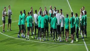 يطمح المنتخب العراقي لكرة القدم إلى الحفاظ على صدارته عندما يلاقي هونغ كونغ اليوم الجمعة في الجولة قبل الأخيرة من الدور الثاني للتصفيات الآسيوية المزدوجة المؤهلة إلى مونديال 2022 وكأس آسيا 2023، فيما تلعب إيران مطاردته. Ù…ÙˆØ¹Ø¯ Ù…Ø¨Ø§Ø±Ø§Ø© Ø§Ù„Ù…Ù†ØªØ®Ø¨ Ø§Ù„Ø³Ø¹ÙˆØ¯ÙŠ Ø§Ù„ÙŠÙˆÙ… Ù…Ø¹ Ù…Ù†ØªØ®Ø¨ ÙƒÙˆØ±ÙŠØ§ Ø§Ù„Ø´Ù…Ø§Ù„ÙŠØ© ÙˆØ§Ù„Ù‚Ù†ÙˆØ§Øª Ø§Ù„Ù†Ø§Ù‚Ù„Ø© ÙˆØ§Ù„Ù…ÙØªÙˆØ­Ø© Ø³Ø¨ÙˆØ±Øª 360