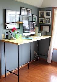 7 Beautiful Home Desk Ideas Make Comfortable For Cozy Study In 2020 Home Desk Diy Standing Desk Simple Standing Desk