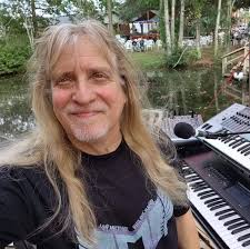 Spent last evening with my good friends Tommy Redd & Tim Kirby to celebrate  Redd's birthday. Also playing with Tommy were my friends Wayne Pierce, Too  Tall Tommy & Rob Bilodeau. Fun