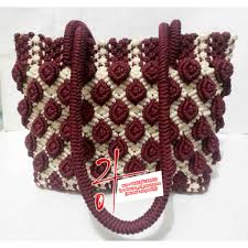 Jika anda tiada bisa datang, kakak tentu bisa memesan dengan cara internet yg selanjutnya barang itu di kirim ke tempat anda. Tas Tali Kur Motif Bunga Mawar Timbul Warna Cream Maroon Shopee Indonesia