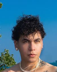 What a rockstar 🤘🏻🎧🎸[-not*-] 😅. Guess which one isn't Artificial  intelligence. 1,2,3,4,5,6, or 7? Adivina cual no ès inteligencia artificial  😅? . . . . . . . . . . . . #