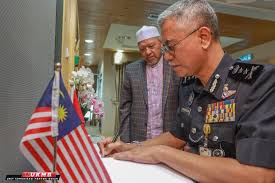 Markah yang diperolehinya 78.57 dari 100. Yab Ustaz Dato Bentara Kanan Menteri Besar Kelantan Menerima Kunjungan Hormat Daripada Ydh Dcp Dato Hasanuddin Bin Hassan Ketua Polis Kelantan