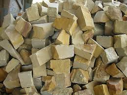 Bruchstein bezeichnet in technischem kontext lockeres gesteinsmaterial, das durch abbruch größerer felsen oder im steinbruch primär entstanden ist. Sandstein Bruchsteine Sandstein Bruchsteine Fur Garten Eur 61 88 Picclick De