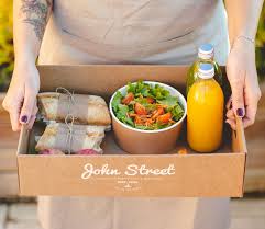 Si es tu caso, en este artículo te explicamos los requisitos legales y normativa aplicable, tanto a nivel local, autonómica. Bandeja Para Comida Take Away Comida Negocios De Comida Envase De Alimentos