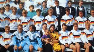 Deutsche fußballnationalmannschaft or die mannschaft) represents germany in men's international football and played its first match in 1908. Wm Vorbereitung 1990 Als Franz Und Franz Den Titel Holten Der Spiegel