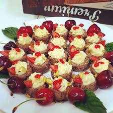 Ayah Alhafez Chef Kitchen 86 Added A Photo To Their Instagram Account كرات الاوريو بالكاسترد باكيت اوريو فيه أربع حبات نصف باك Food Yummy Food Delicious