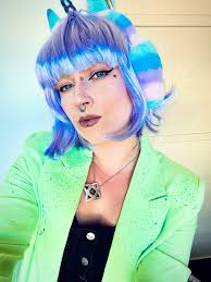 The Artist“ … trying to survive in a plastic world. To be clear as an  artist you only have a chance if you know the right people, if you have  money to