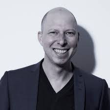 Daniel Hennig's Instagram, Twitter & Facebook