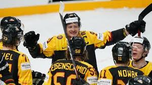Nick paul übernimmt die scheibe, bringt diese von rechts zum tor. Eishockey Wm Deutschland Schlagt Auch Kanada Tagesschau De