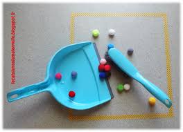 Lacatalane A La Maternelle Atelier Autonome Utiliser Une Balayette Et Une Pel Motricite Fine Maternelle Vie Pratique Montessori Jeux Educatifs Maternelle