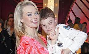 Większość z nas zapomniała już o serialu „niania emitowanym kilkanaście lat temu. Syn Tamary Arciuch Debiutowal W Filmie Z Mama Zagral Tez W Niani Dzis To Dorosly Mezczyzna Foto Super Express Wiadomosci Polityka Sport