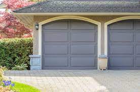 When it comes to picking garage door colors, you can go bold, try a tone on tone look, or choose a nice neutral. Garage Door Color Ideas Ultimate Guide Designing Idea