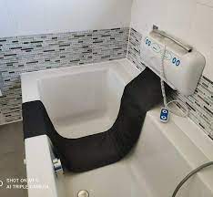 So wird der lift per knopfdruck abgesenkt und auch wieder emporgehoben. Melchers Einstiegshilfe Badewanne Badewannentuchlifter Fur Senioren Wannenlift Lift Weiss Gehause Ca 56 X 30 X 11 Cm L X B X T Elektrischer Duschhocker Duschstuhl Badewannenlift Amazon De Drogerie Korperpflege