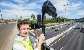Le permis de conduire des contrevenants pourrait être suspendu dans certains cas. Le Radar Anti Telephone Au Volant Arrive Faites Lui Coucou Detours