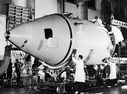 « le défi » sera tourné en octobre prochain, et c'est une course contre la montre qui va s'engager entre l'agence russe et la nasa. Premier Homme Dans L Espace Youri Gagarine 1961