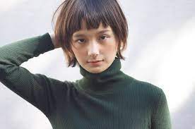 ショートヘア初心者さんでも挑戦しやすい 大人可愛いショートボブの世界 キナリノ 前髪ぱっつん ボブ ぱっつんボブ オン眉 ボブ