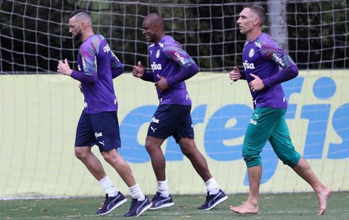 Quem joga? Weverton, suspenso, será desfalque do Palmeiras no duelo contra o Flamengo