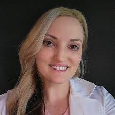 Holly Dobbins's Instagram, Twitter & Facebook