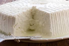 Si può mangiare semplicemente con un filo d'olio evo e un pizzico di sale, fino ad arrivare a farcire una splendida. Come Preparare La Ricotta Fatta In Casa Con Soli 2 Ingredienti Social Magazine