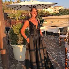 L'essenzialità delle linee e la ricerca nei tessuti li rendono perfetti per tutte le tue occasioni speciali. Noleggia Abiti Firmati E Abiti Da Cerimonia Noleggio Vestiti Grandi Firme Su Lovedress Lovedress