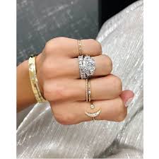 It's no secret that meghan markle has everyone under her sartorial spell. 16 Striking Three Stone Engagement Rings Ring Concierge