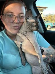 Just picked up my first sphynx! His name is Skim aka Skimathy McGhee or  Skim Shady 😍😂
