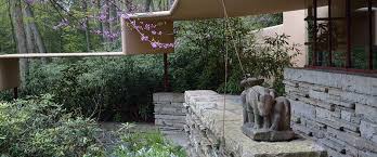 Le moderne case sono dotate di più spazi interni adibiti a specifiche funzioni. Casa Sulla Cascata Di Frank Lloyd Wright Vitale Ristrutturare