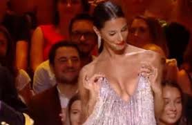 Un disque déjà défendu par le single shym d'os nu. Danse Avec Les Stars Le Decollete Vertigineux De Shy M Fait Sensation