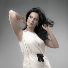 Vedete Angela Gheorghiu CantÄƒ Colinde ImpreunÄƒ Cu Loredana ViaÅ£a LiberÄƒ GalaÅ£i Inregistrare din catedrala sfantul iosif din bucuresti , decembrie 2015, tvr. viata libera