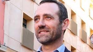 José Ramón Bauzá se toma vacaciones para evitar reincorporarse a su farmacia