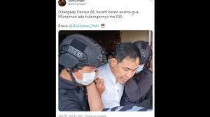 Vivanews juru bicara front pembela islam (fpi) munarman menyiram lawan bicaranya, sosiolog ui tamrin amal tomagola Yzexj0nmjdo9cm