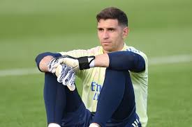 Emi is out training and doing everything in terms of handling. Arsenal Predicted Starting Lineup Vs Fulham With Emiliano Martinez Left Out And Defensive Injuries Aktuelle Boulevard Nachrichten Und Fotogalerien Zu Stars Sternchen
