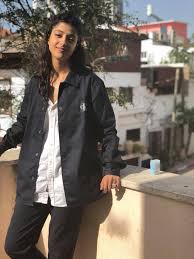 פרצה לתודעה הציבורית במסגרת העונה השלישית של התוכנית הכוכב הבא לאירוויזיון, בה הגיעה למקום השני, לאחר חובי סטאר. Facebook