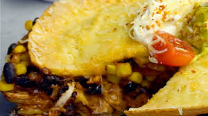 Video Und Rezept Cheesy Chicken Tortilla Torte Ein Club Of Cooks Rezept Rezepte Kochrezepte Essen