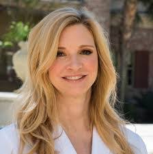 Kelly Cobb's Instagram, Twitter & Facebook